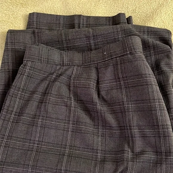Grey, white, and navy plaid Dressbarn straight leg poly blend dress pants 22W - Picture 4 of 4